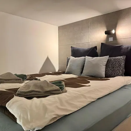 Apartment Rock Mary's Mini *